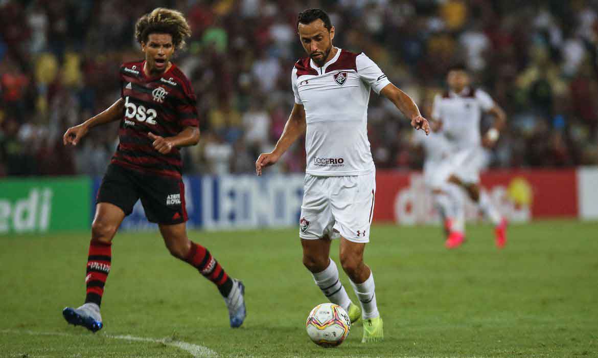 Com gol na reta final do jogo, Fluminense vence Flamengo em São Paulo