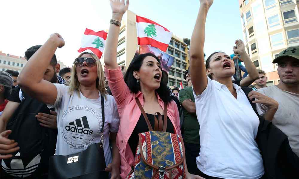 Polícia entra em confronto com manifestantes em Beirute