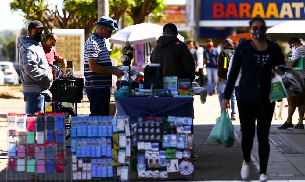 População desocupada sobe para 12,4 milhões em julho