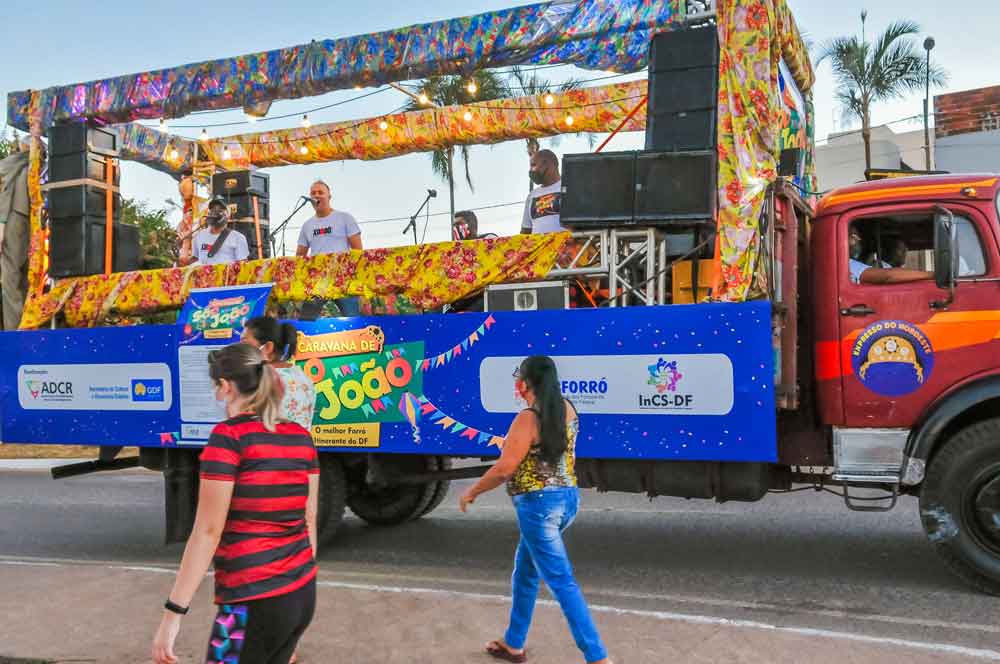 Caravana de São João circula no DF espalhando forró