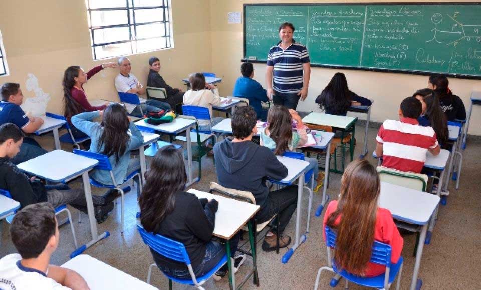 Goiás: Professores terão gratificação por desempenho em classe