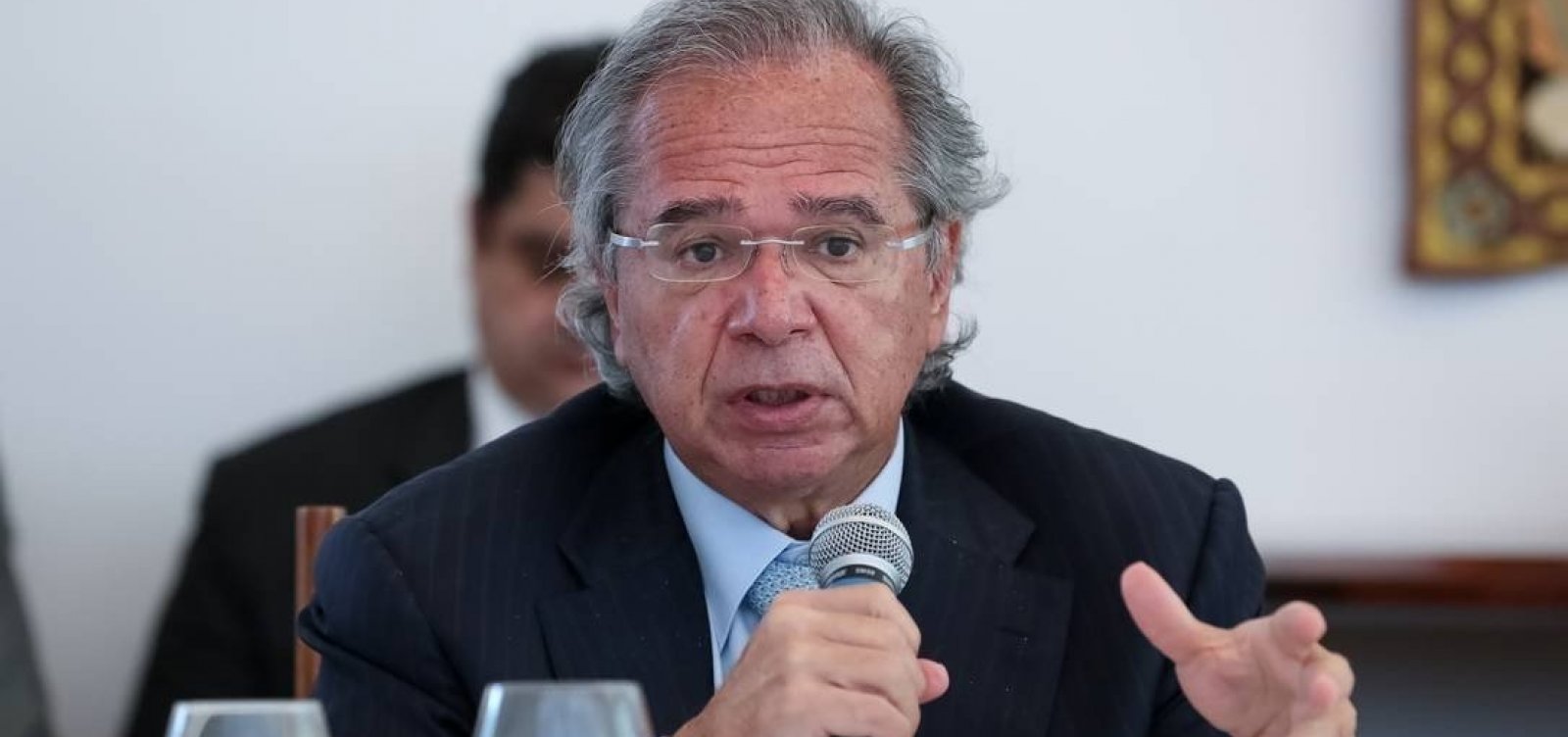 Guedes diz que Brasil “volta aos trilhos” com criação de empregos