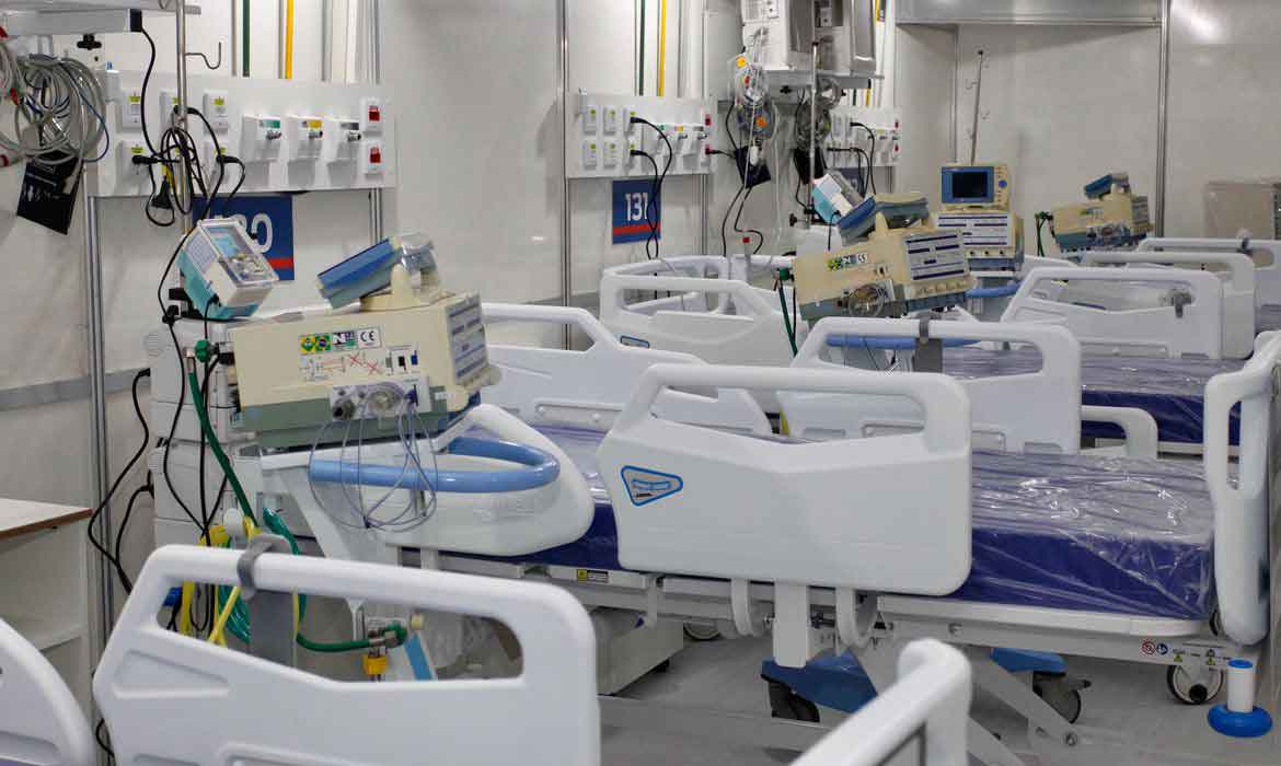 Saúde ativa mais 16 leitos de UTI Covid no Hospital de Campanha da PM