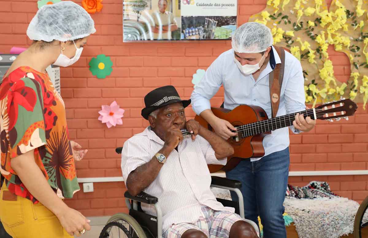 Musicoterapia garante bem-estar a idosos