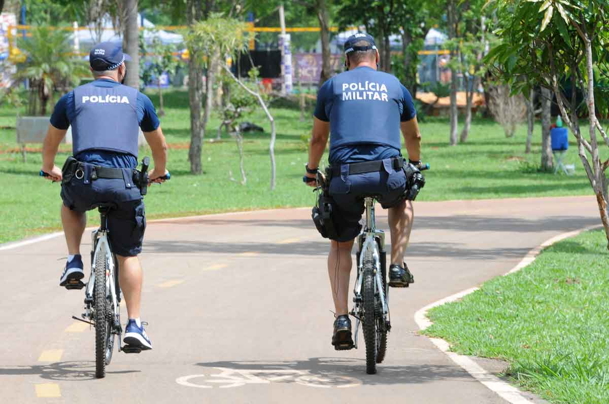Policiais de bicicletas reforçam segurança