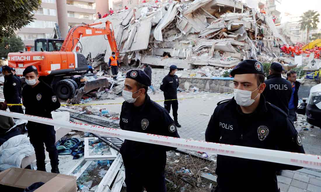 Sobe para 26 total de mortos por terremoto na Turquia e Grécia