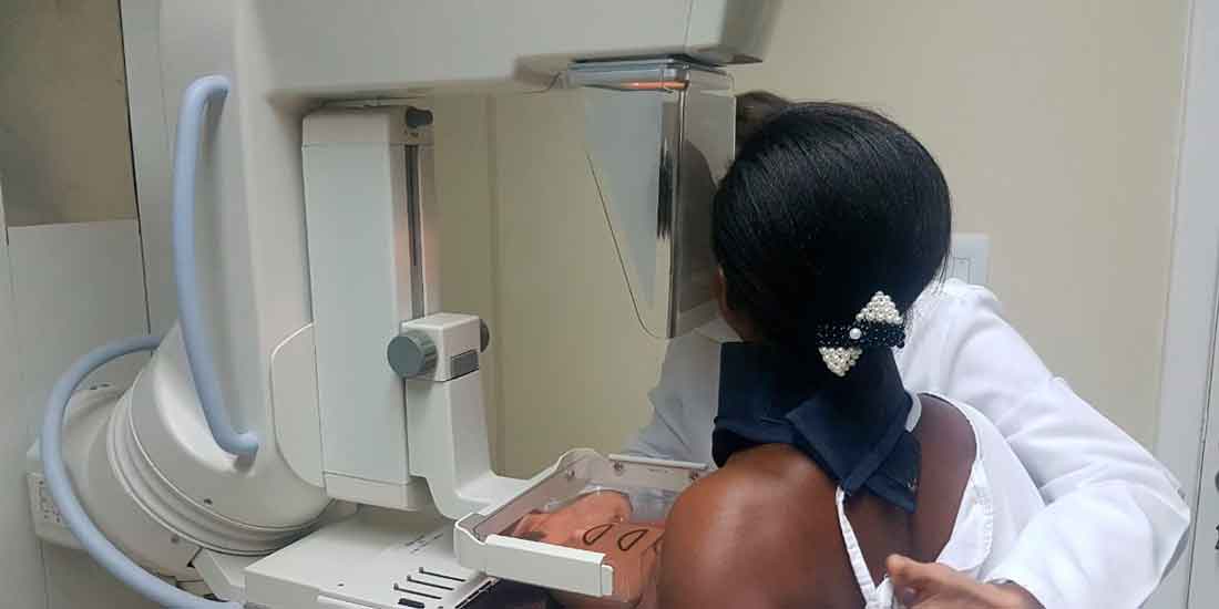Exames gratuitos e mamógrafos para atender cadeirantes