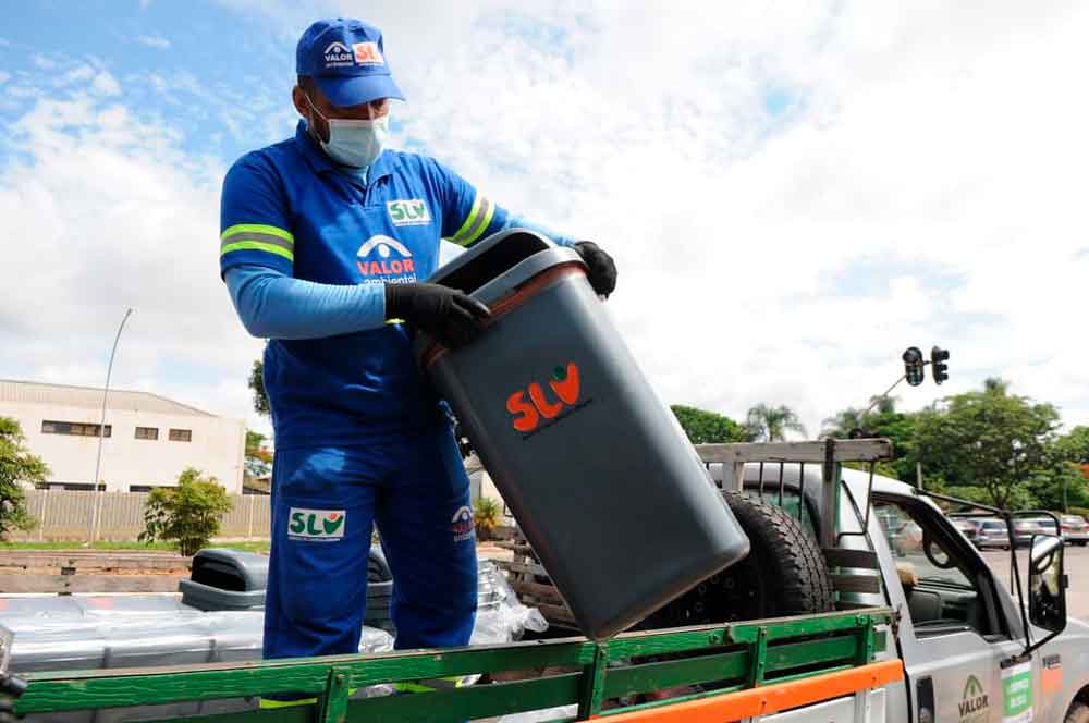 Papeleiras do SLU não são para descarte de resíduos domiciliares