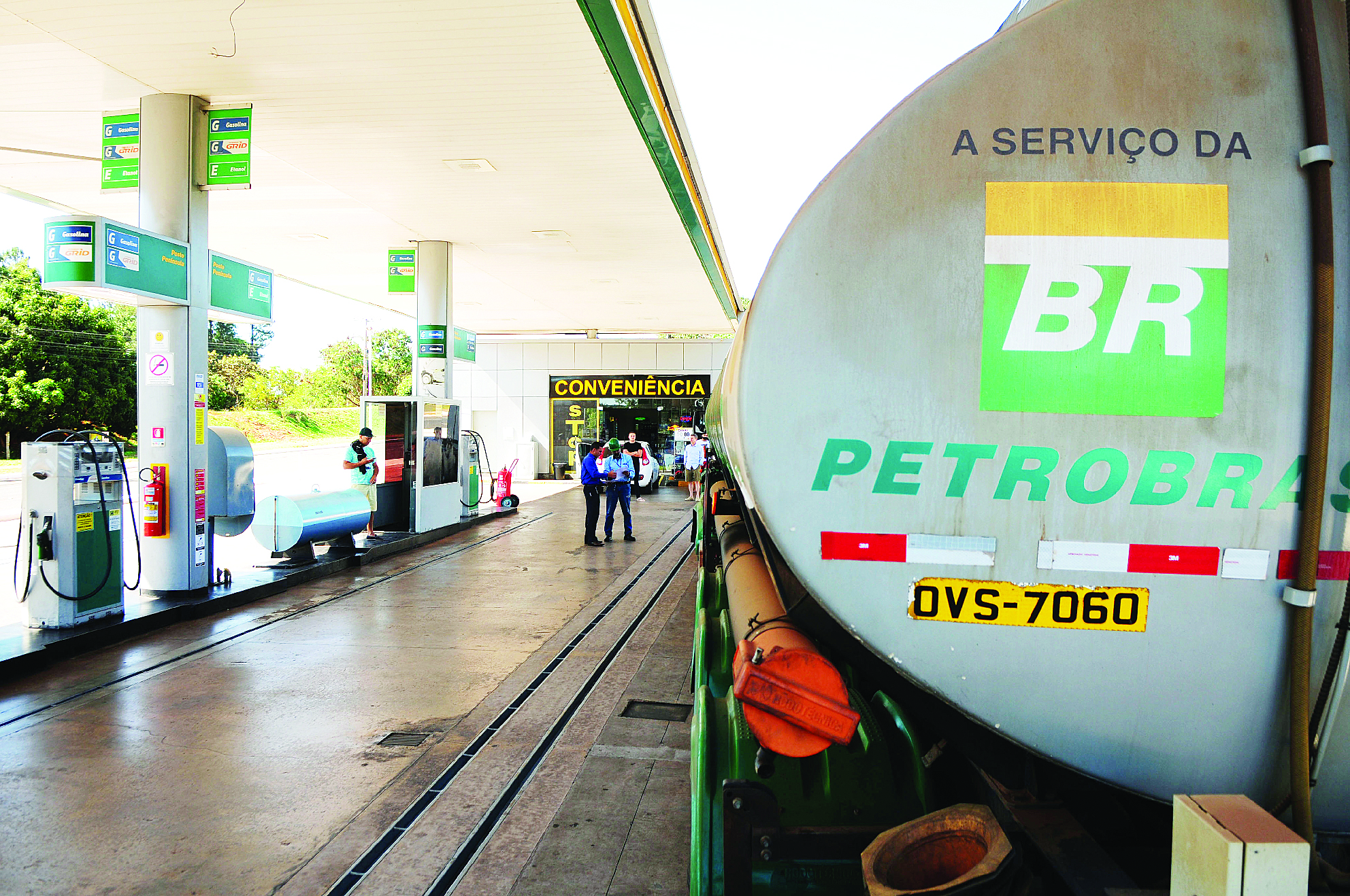 Preço médio da gasolina cai mais 1,4% e chega a R$ 4,81 nos postos