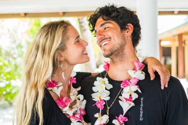 Gabriel Medina e Yasmin Brunet se casam no Havaí
