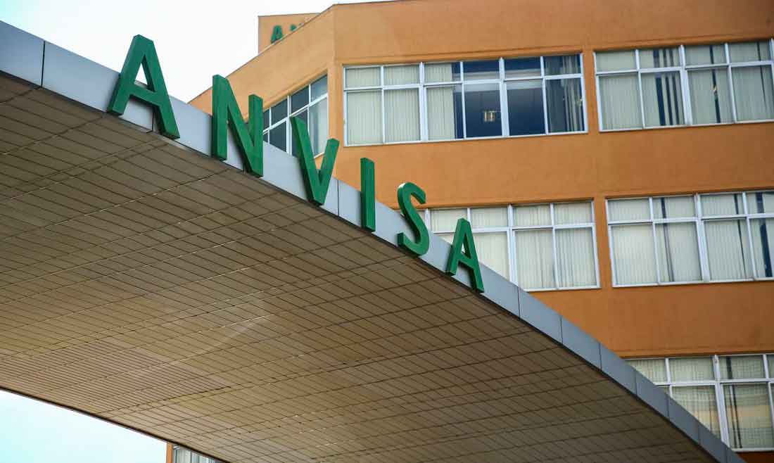 Anvisa se reúne domingo para definir autorização emergencial de vacina