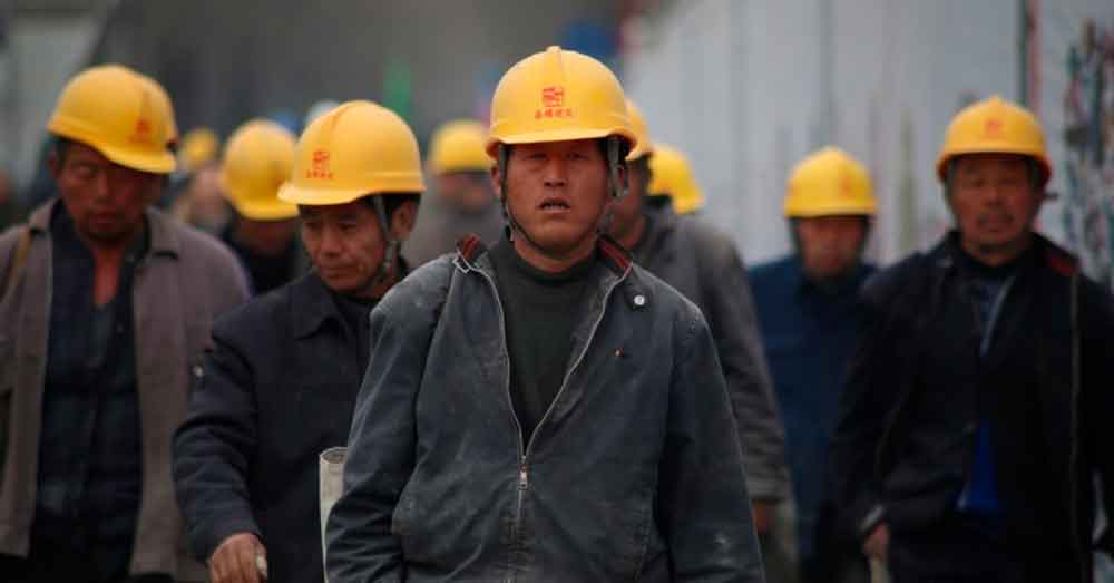 China: trabalhadores estão retidos em mina de ouro após explosão