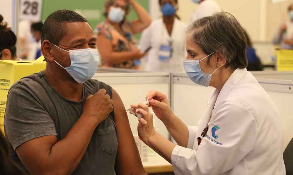 Vacinas já distribuídas atendem 7% dos públicos prioritários