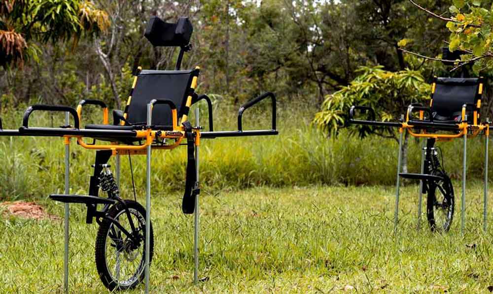 Governo entrega cadeiras de rodas adaptadas para a prática de ecoturismo