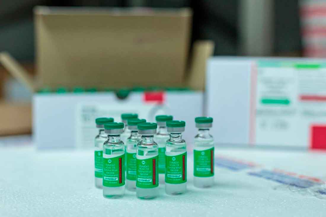 Chega ao Rio remessa do IFA para produção da vacina Oxford-AstraZeneca