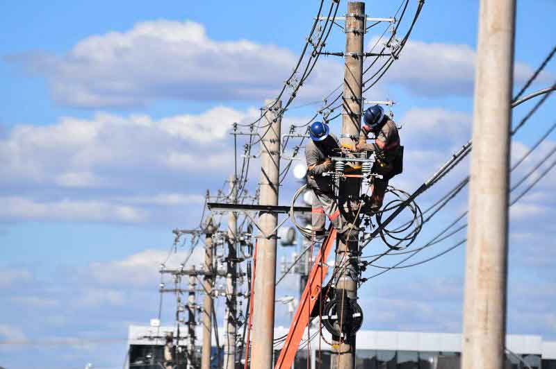 Quatro regiões do DF recebem manutenção na rede elétrica