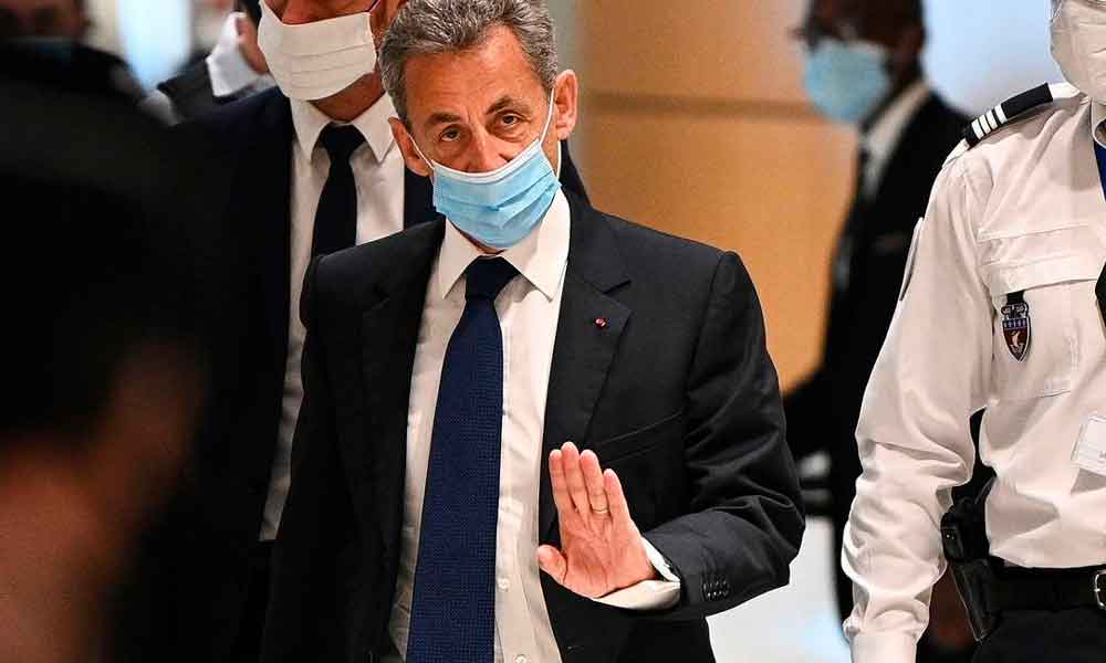 Nicolas Sarkozy é condenado a 3 anos de prisão na França