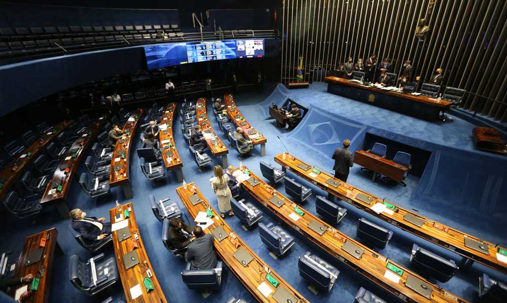 Senado prorroga uso de fundos de saúde por estados e DF