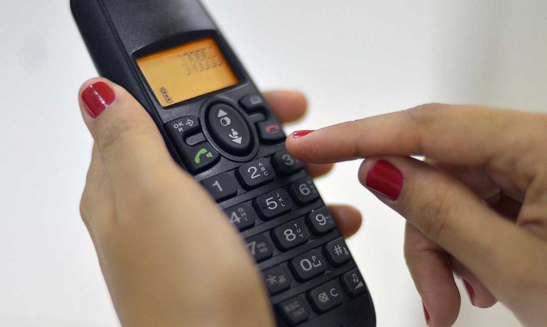 Telefone faz 145 anos: brasileiros contam histórias sobre o aparelho