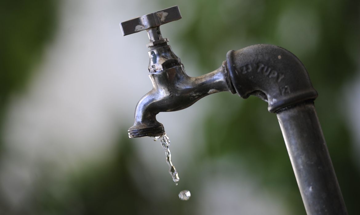 Senado aprova PEC que inclui água potável como direito fundamental