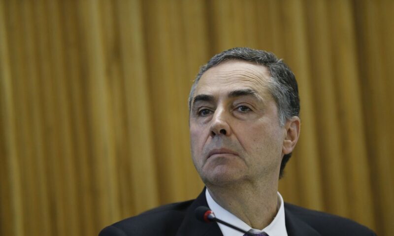 “Perdeu, mané”, diz ministro Barroso a bolsonarista