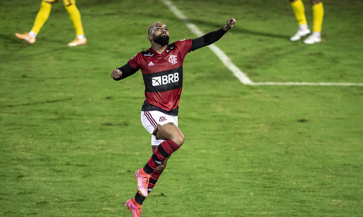 Gabigol brilha e Flamengo goleia Madureira por 5 a 1
