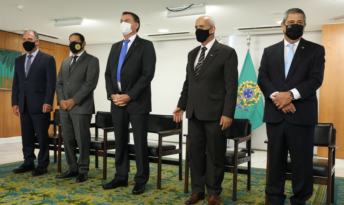 Presidente Jair Bolsonaro dá posse a seis ministros