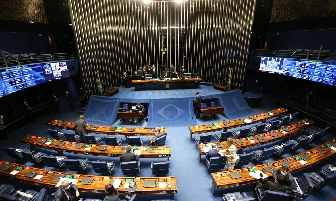Senado: falta de quórum adia votação de PEC sobre cargos comissionados