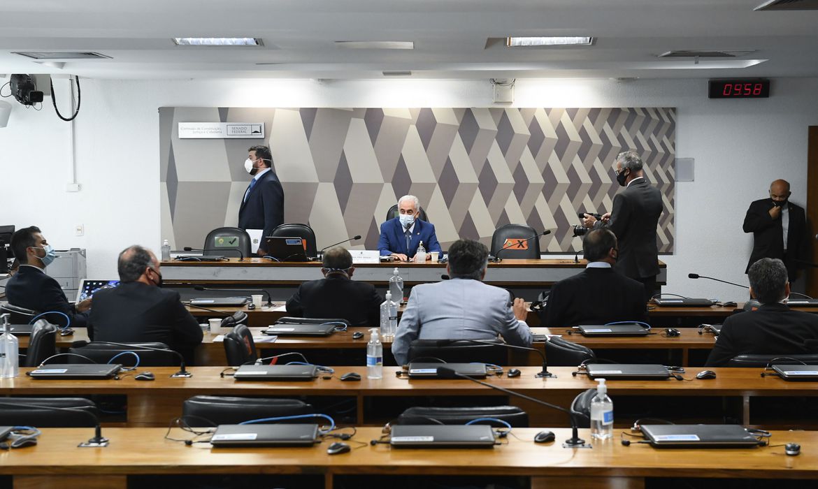 Senadores recorrem para tirar Renan da relatoria da CPI da Pandemia