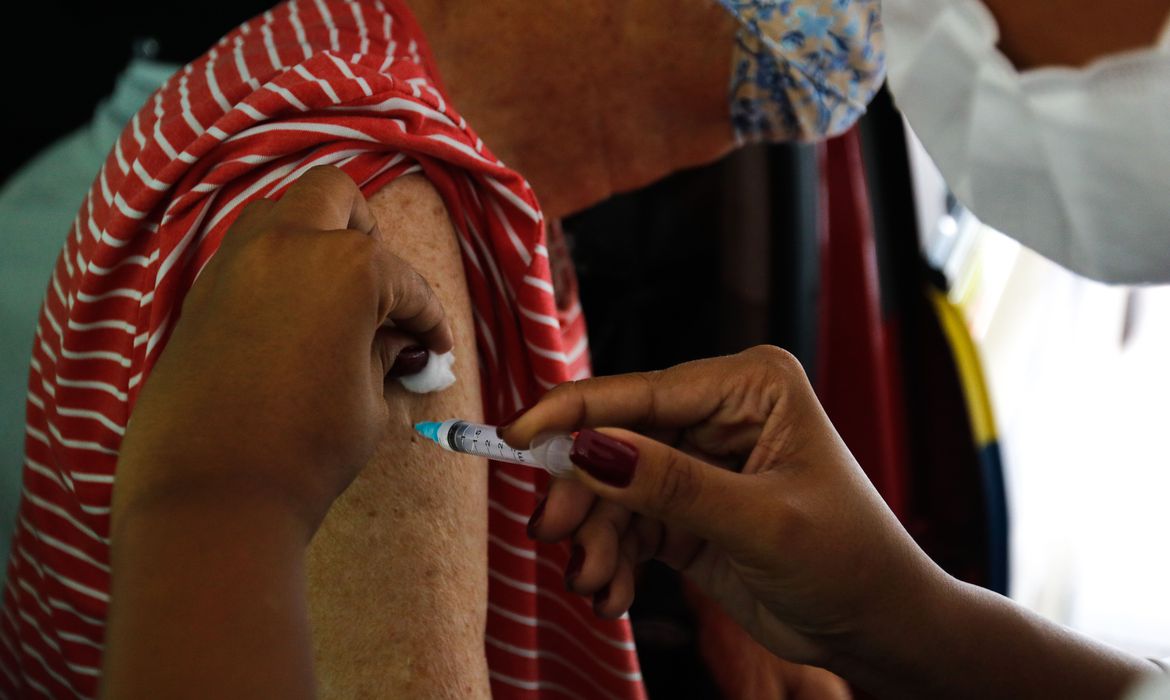 Covid-19: governo anuncia distribuição de mais 4,4 milhões de vacinas