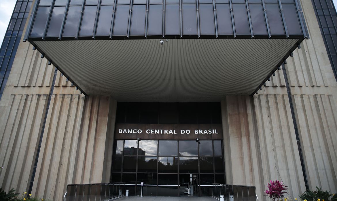 Entenda a taxa básica e como ela impacta o bolso do brasileiro