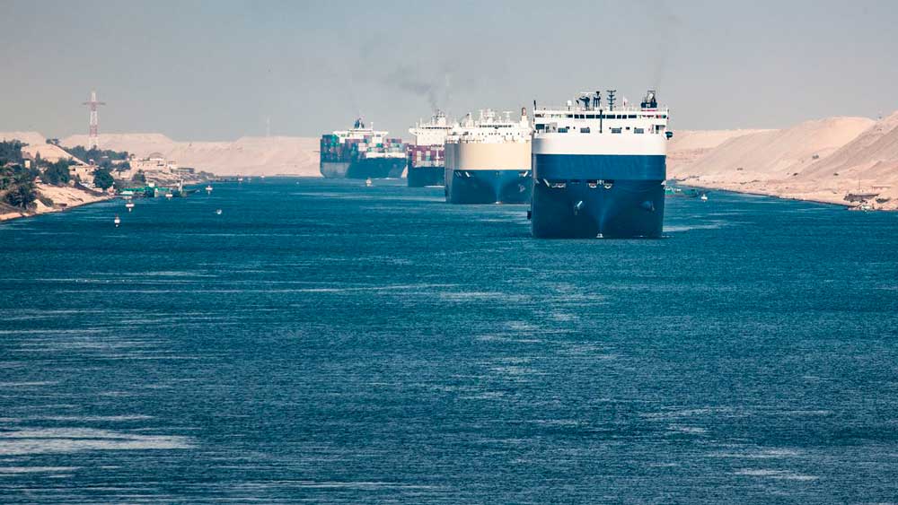 Egito exige R$ 5,7 bi para liberar navio que parou o canal de Suez