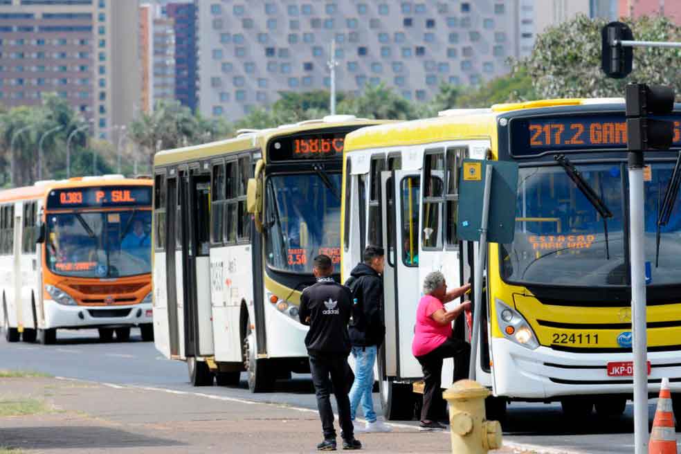 Obra de Taguatinga altera rota de ônibus e embarque de passageiros