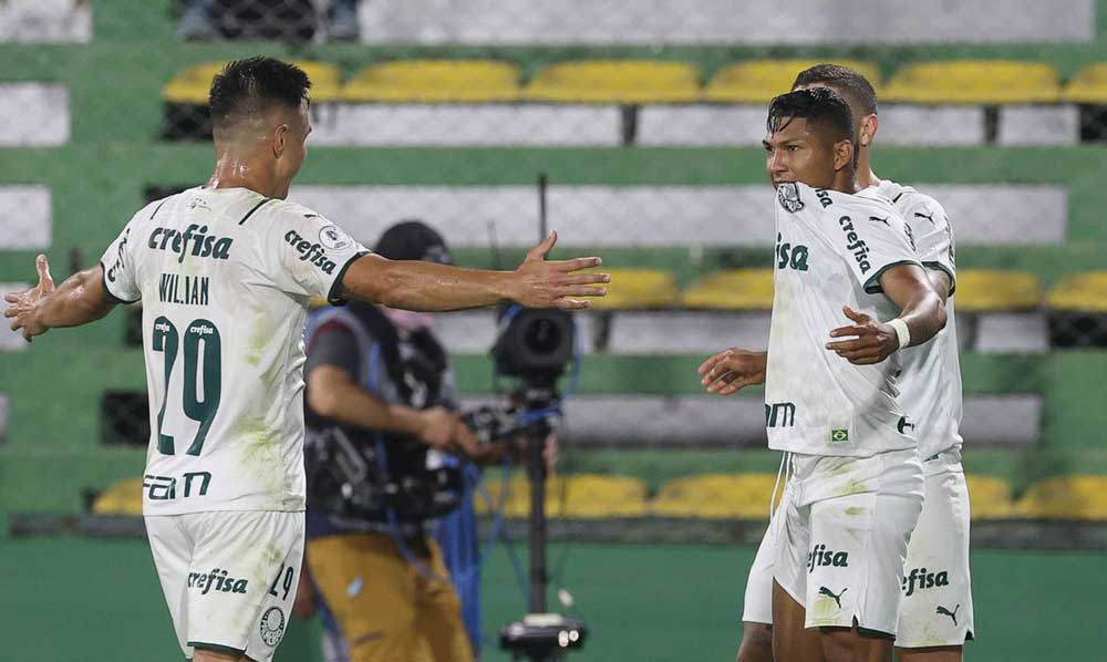 Palmeiras vence e fica perto do título da Recopa Sul-Americana