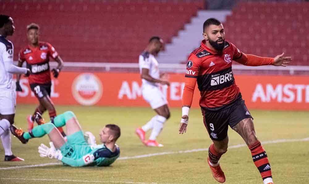 Com dois gols de Gabriel, Flamengo vence LDU em Quito