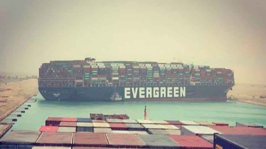 Navio que bloqueou o canal de Suez será liberado na quarta-feira (07)
