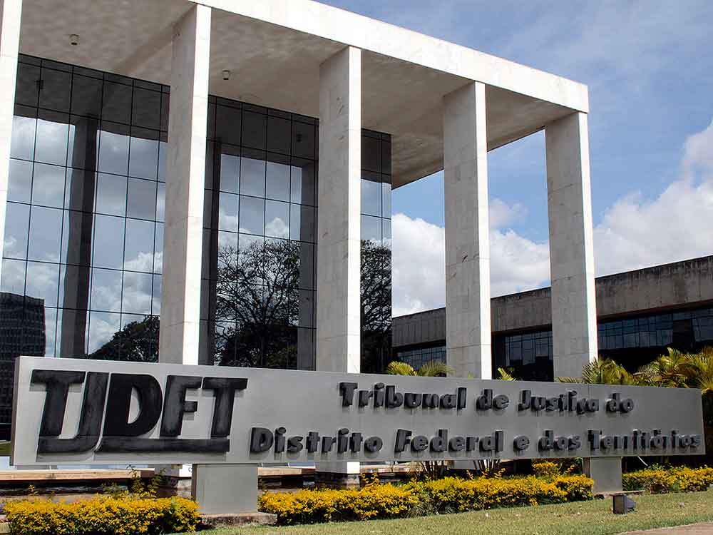 Bolsonaro nomeia procurador José Firmo como desembargador do TJDFT