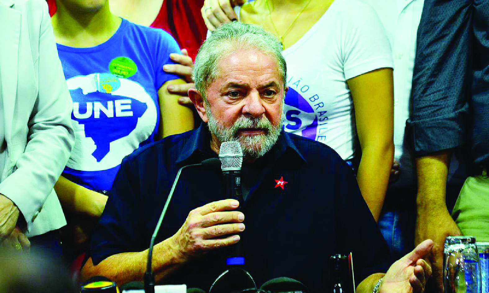 Lula usou foto com a rainha Elizabeth 2ª em campanha à reeleição