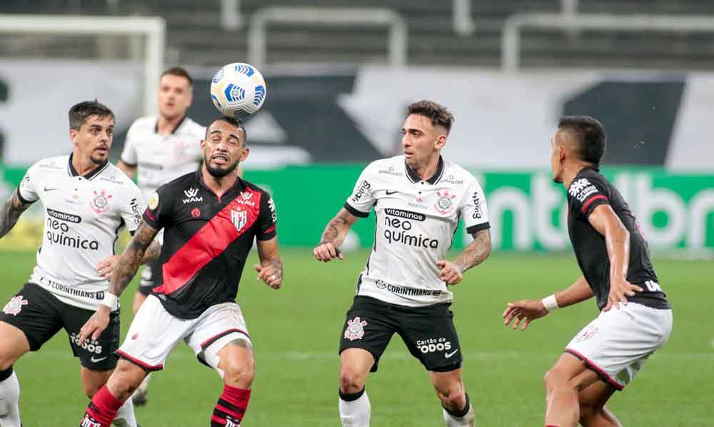 Atlético-GO bate Corinthians de novo e sai na frente na Copa do Brasil
