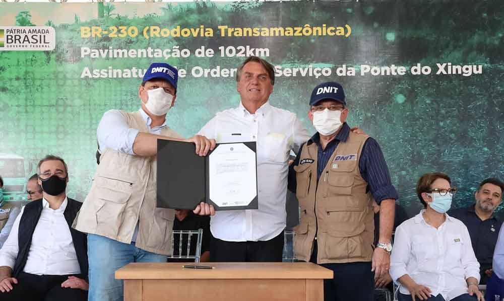 Bolsonaro inaugura 102 km de asfalto em trecho da Transamazônica