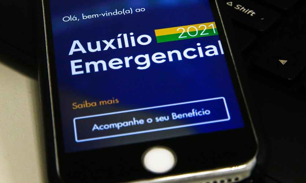 Devolução do auxílio emergencial supera R$ 1 bilhão no IR 2021