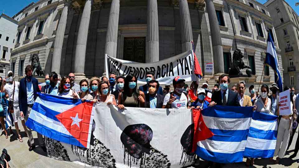 Manifestantes de Cuba recebem sentenças de prisão