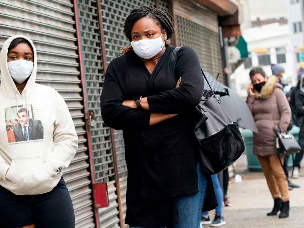 EUA podem voltar a recomendar uso de máscara para vacinados