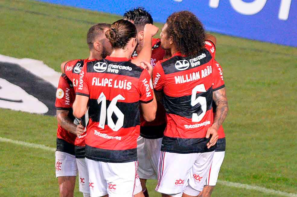 Flamengo massacra Bahia com 3 de Gabigol e salta ao G6 do Brasileirão