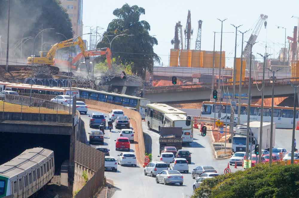 Demolição do Viaduto da Samdu é mais uma etapa das obras do Túnel