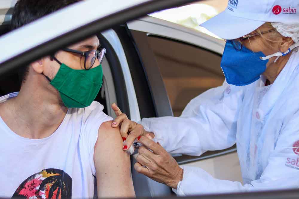 Mais de 200 vacinados no primeiro dia do drive-thru da UBS 1 da Asa Sul