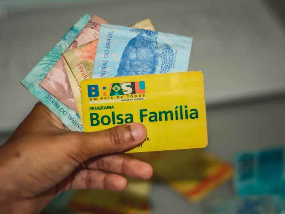 Governo discute reajuste do Bolsa Família que pode chegar a R$ 400