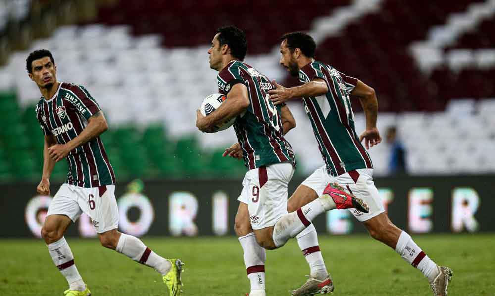 Fluminense arranca empate com Barcelona graças a gol de Fred