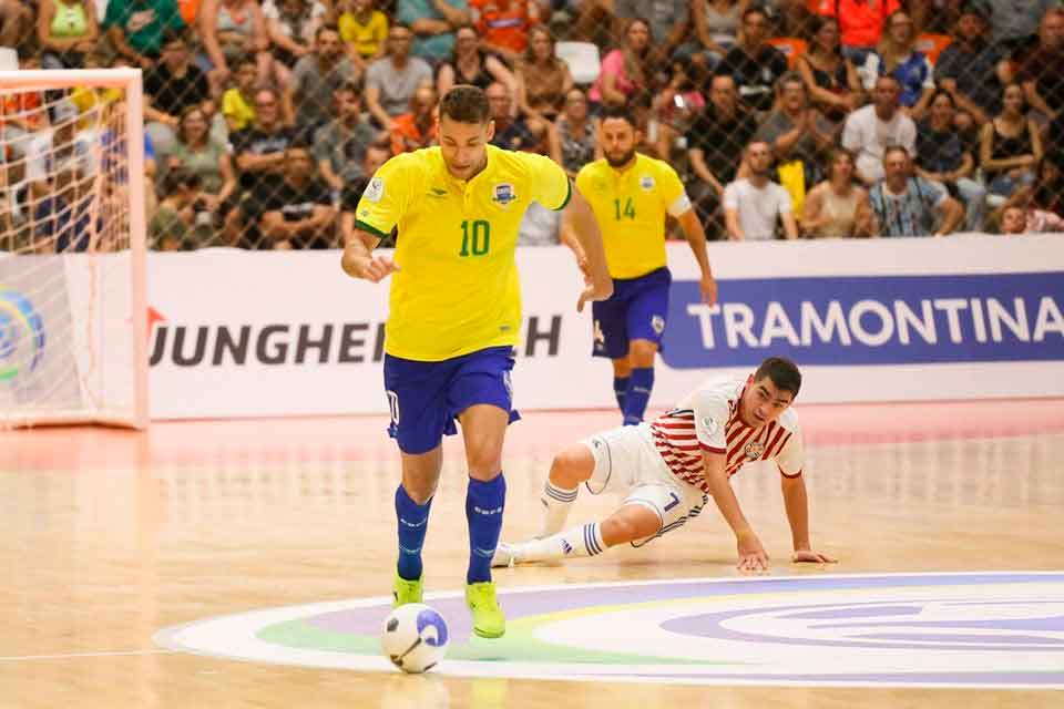Brasil começa preparação para Copa do Mundo de futsal da Lituânia