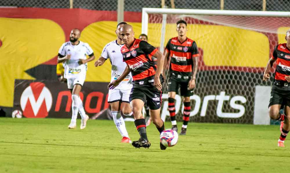 Botafogo empata com Vitória e segue vice-líder da Série B